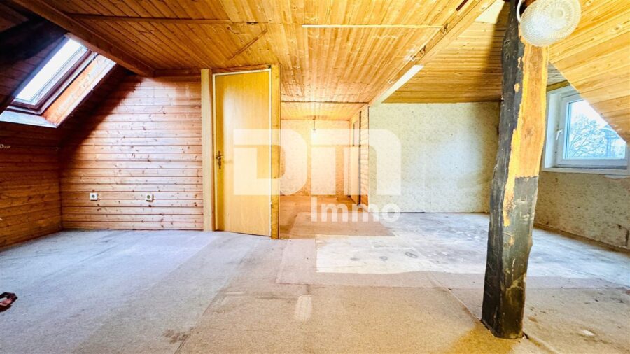 Sanierungsbedürftiges Einfamilienhaus + Doppelgarage - DG Ausgebauter Dachboden zu Wohnzwecken Nutzfläche